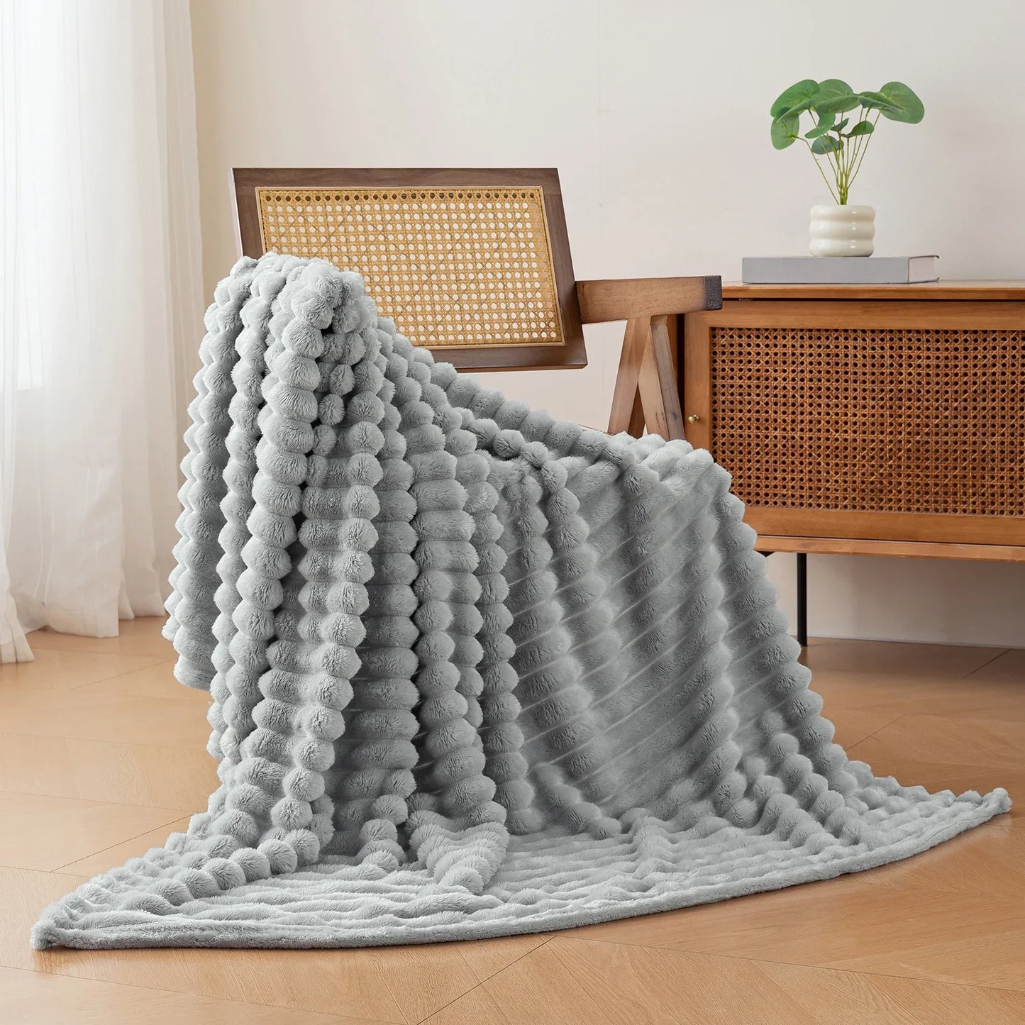 1pc flannel blanket - soft, comfortable, warm nap blanket, Christmas exquisite gift blanket, available in multiple colors