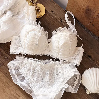 Lace-trimmed lingerie, a sexy bra set for women with small breasts that gather and no steel rings