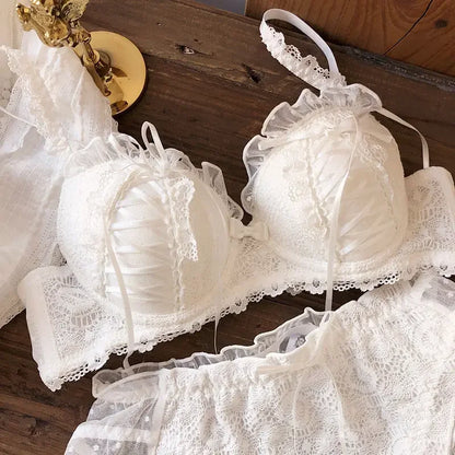 Lace-trimmed lingerie, a sexy bra set for women with small breasts that gather and no steel rings