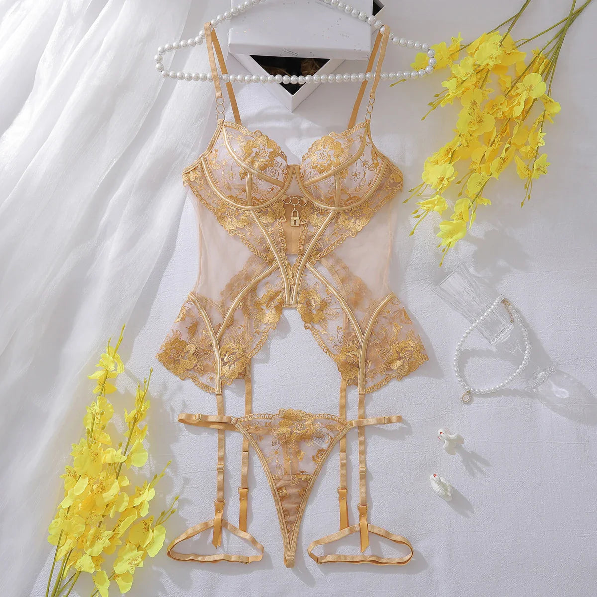 Women's Sexy See-through Seduction Lingerie Chic And Elegant Mesh Thin Section Embroidered Lace Garter Belt three-piece Set