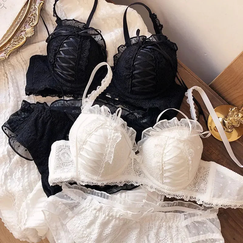 Lace-trimmed lingerie, a sexy bra set for women with small breasts that gather and no steel rings