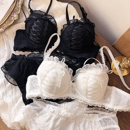 Lace-trimmed lingerie, a sexy bra set for women with small breasts that gather and no steel rings