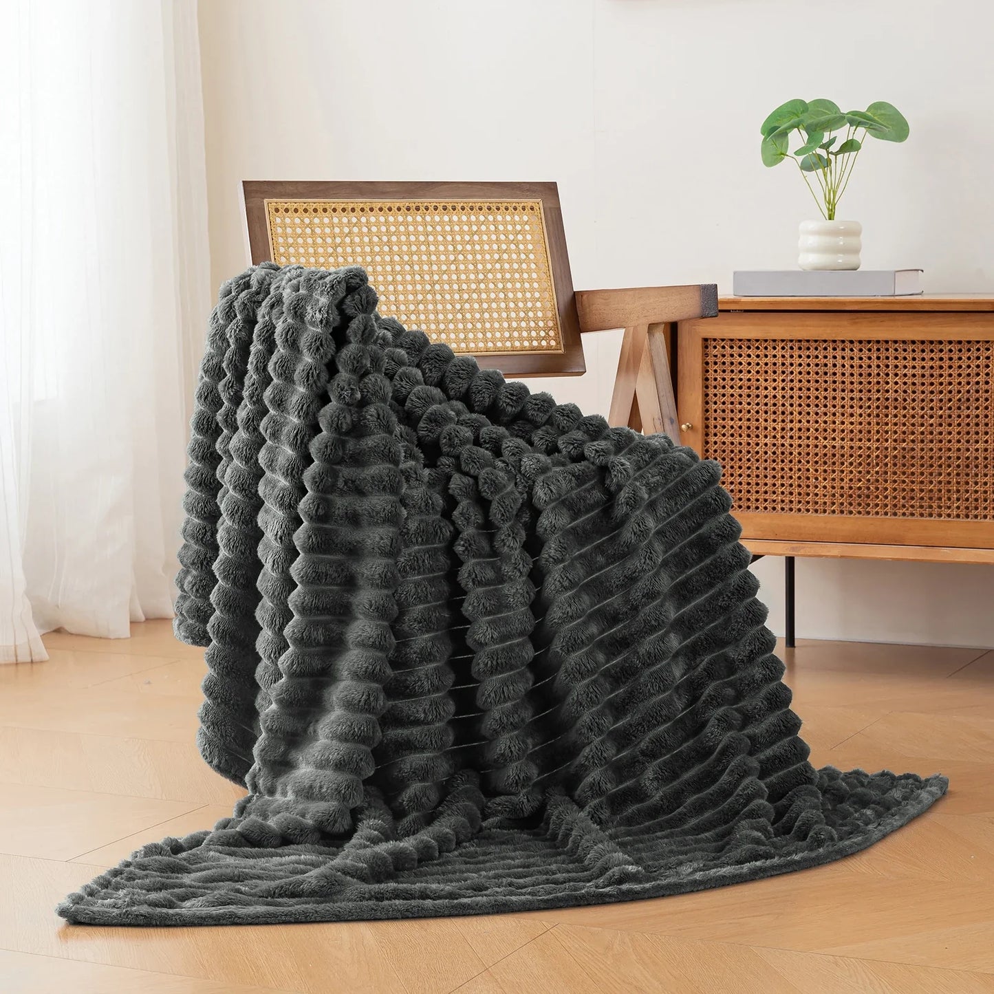 1pc flannel blanket - soft, comfortable, warm nap blanket, Christmas exquisite gift blanket, available in multiple colors