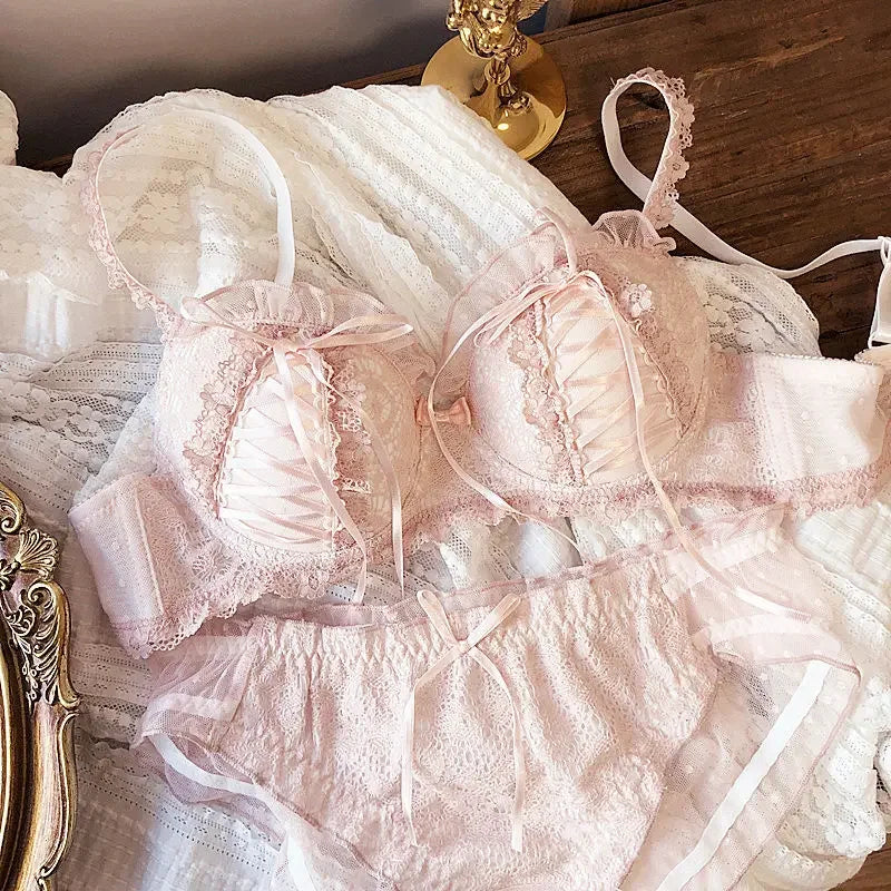Lace-trimmed lingerie, a sexy bra set for women with small breasts that gather and no steel rings