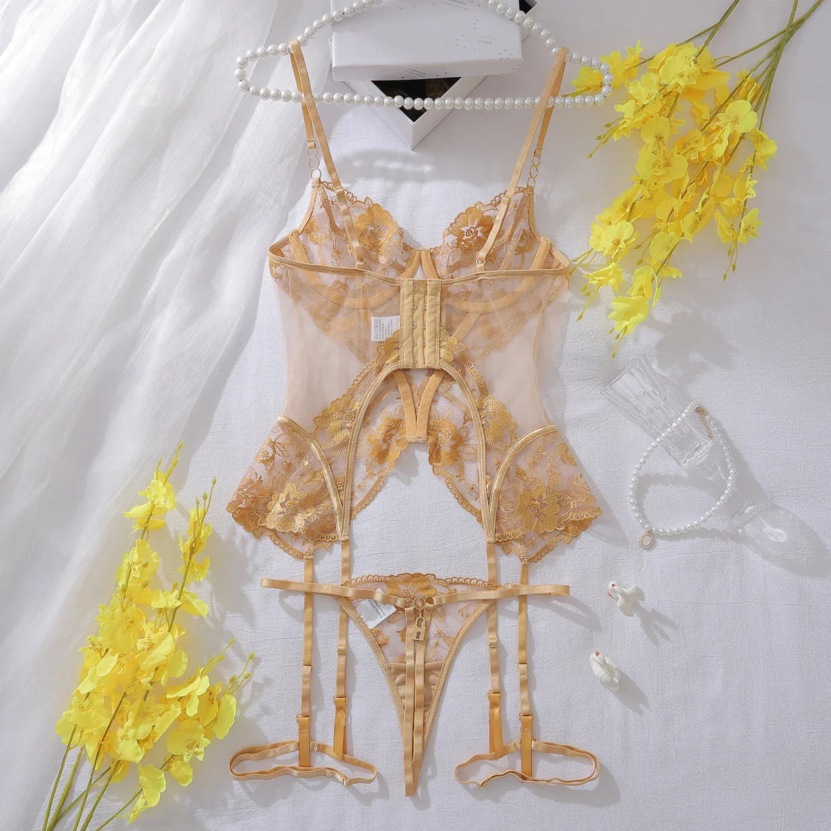 Women's Sexy See-through Seduction Lingerie Chic And Elegant Mesh Thin Section Embroidered Lace Garter Belt three-piece Set