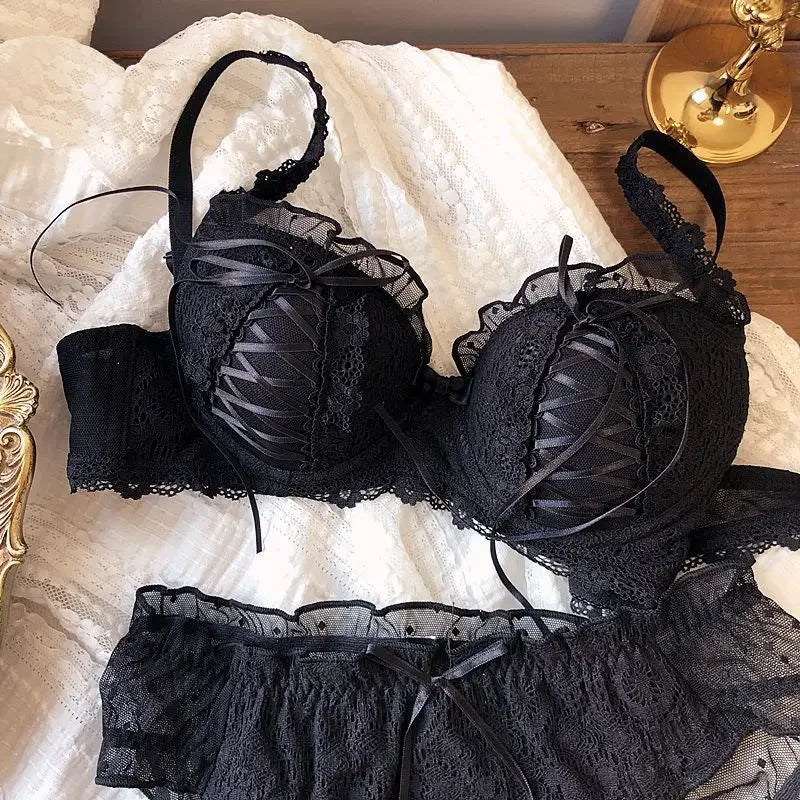 Lace-trimmed lingerie, a sexy bra set for women with small breasts that gather and no steel rings