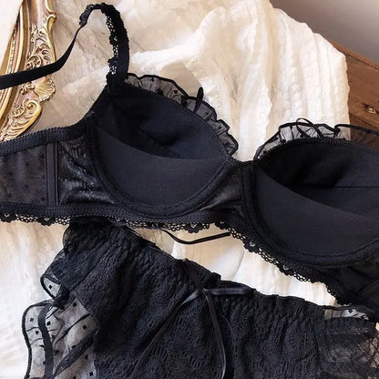 Lace-trimmed lingerie, a sexy bra set for women with small breasts that gather and no steel rings